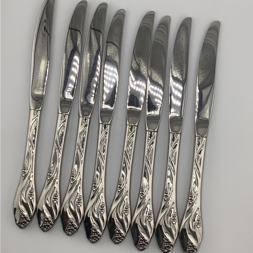 Oneida “Lorilei” 8 Dinner Knives Stainless Flatware Set - Picture 4 of 4